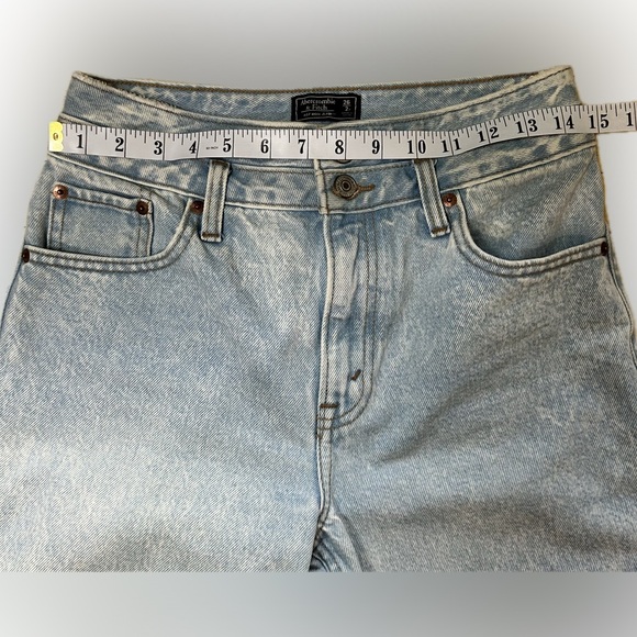 Abercrombie & Fitch Women’s High Rise Mom Jeans. Size 26/ 2R - Picture 4 of 14